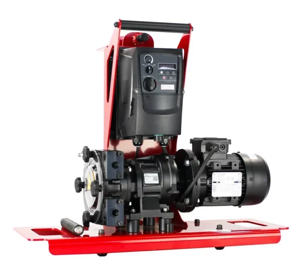 Projection de résine avec la Picote Maxi coating pump. Simple et efficace, la réhabilitation des réseaux abordable disponible chez votre fournisseur Français SEWERDEV.